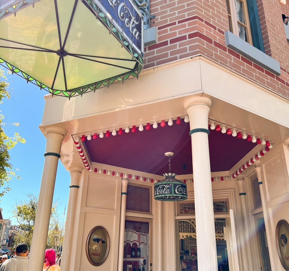 What to Eat at Disneyland’s Refreshment Corner: Kid-Friendly Meals