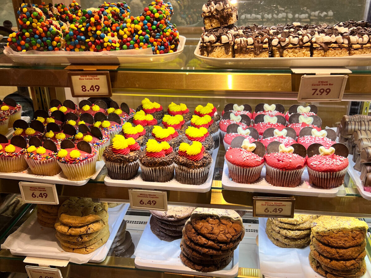 Where to Find the Best Sweet Treats at Disneyland
